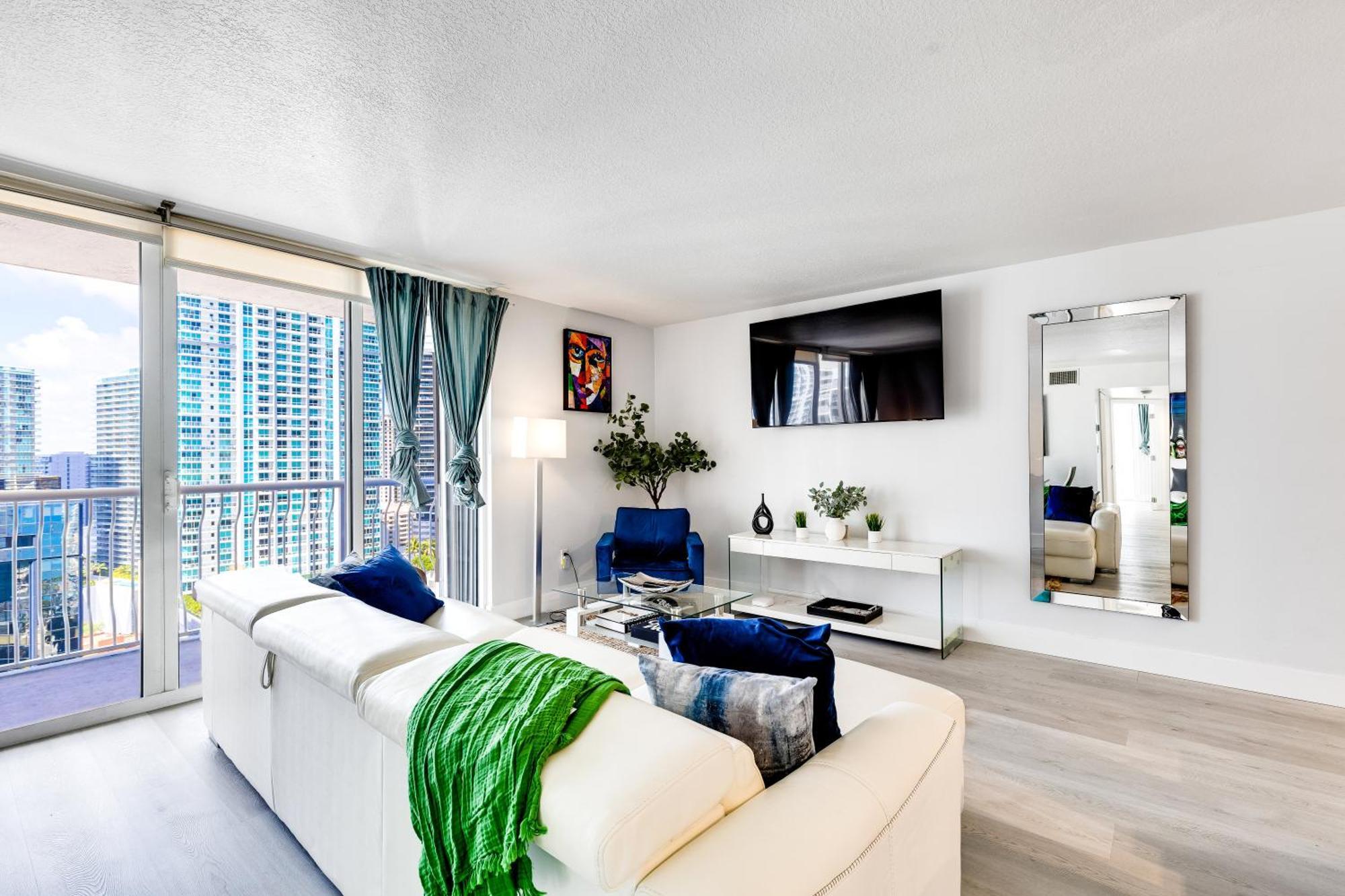 Upscale Brickell 3 Bedroom With Water Views And Free Parking Майами Экстерьер фото