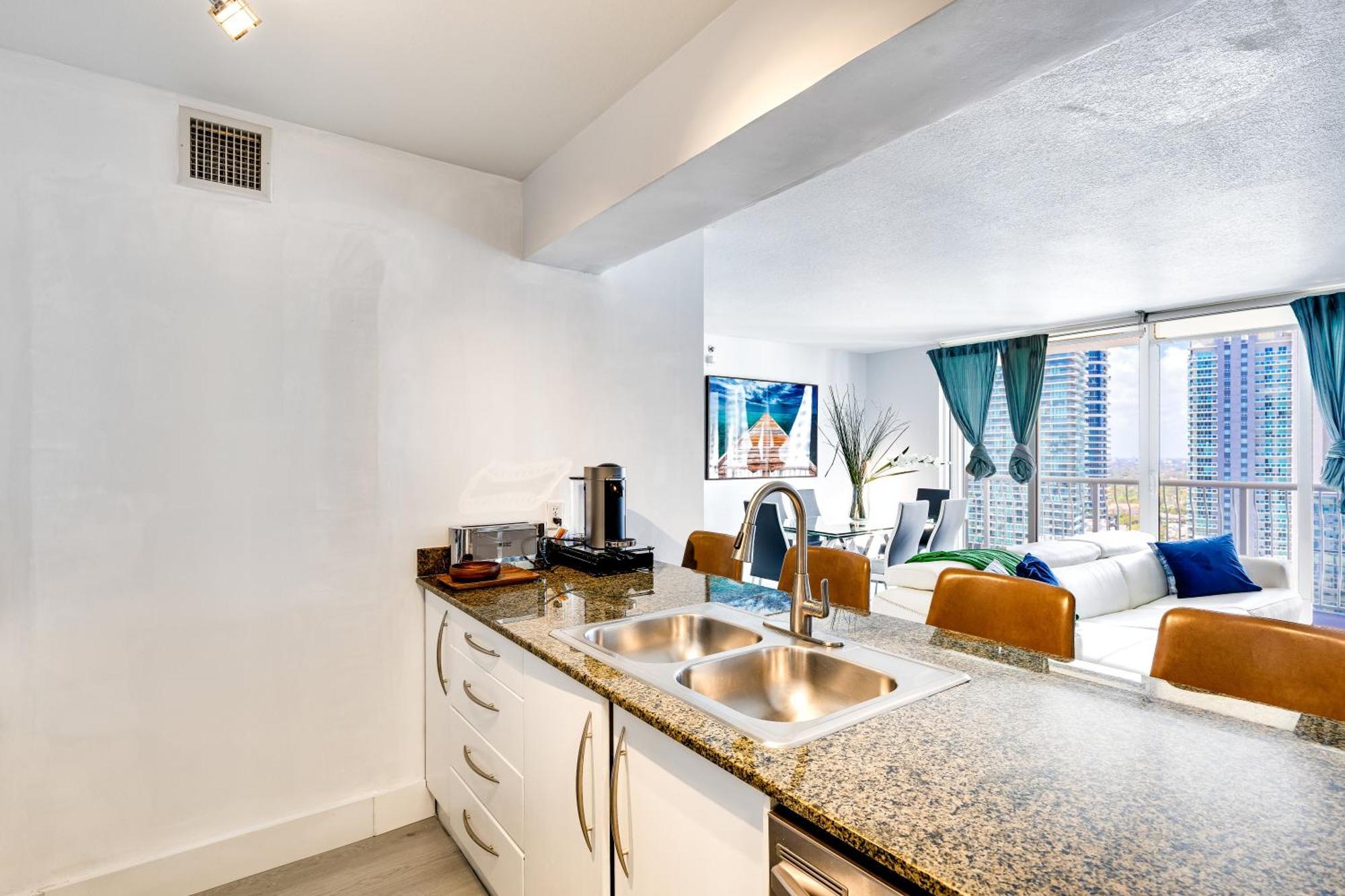 Upscale Brickell 3 Bedroom With Water Views And Free Parking Майами Экстерьер фото