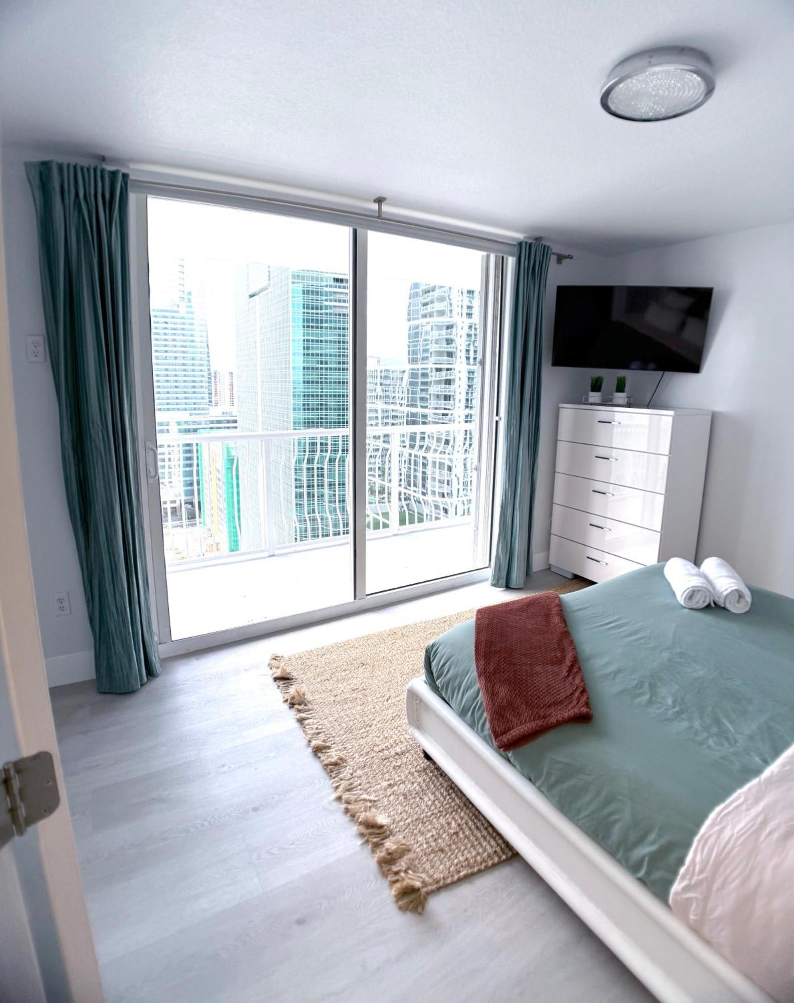 Upscale Brickell 3 Bedroom With Water Views And Free Parking Майами Экстерьер фото